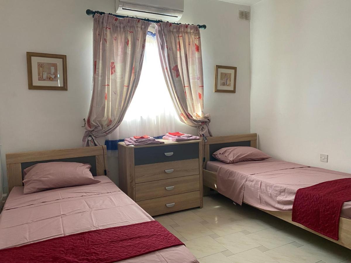 Sea Front Apartment At Mellieha Bay, Malta! エクステリア 写真