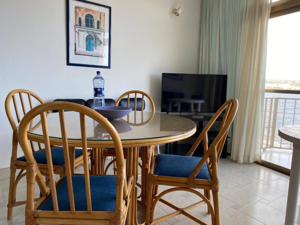 Sea Front Apartment At Mellieha Bay, Malta! エクステリア 写真